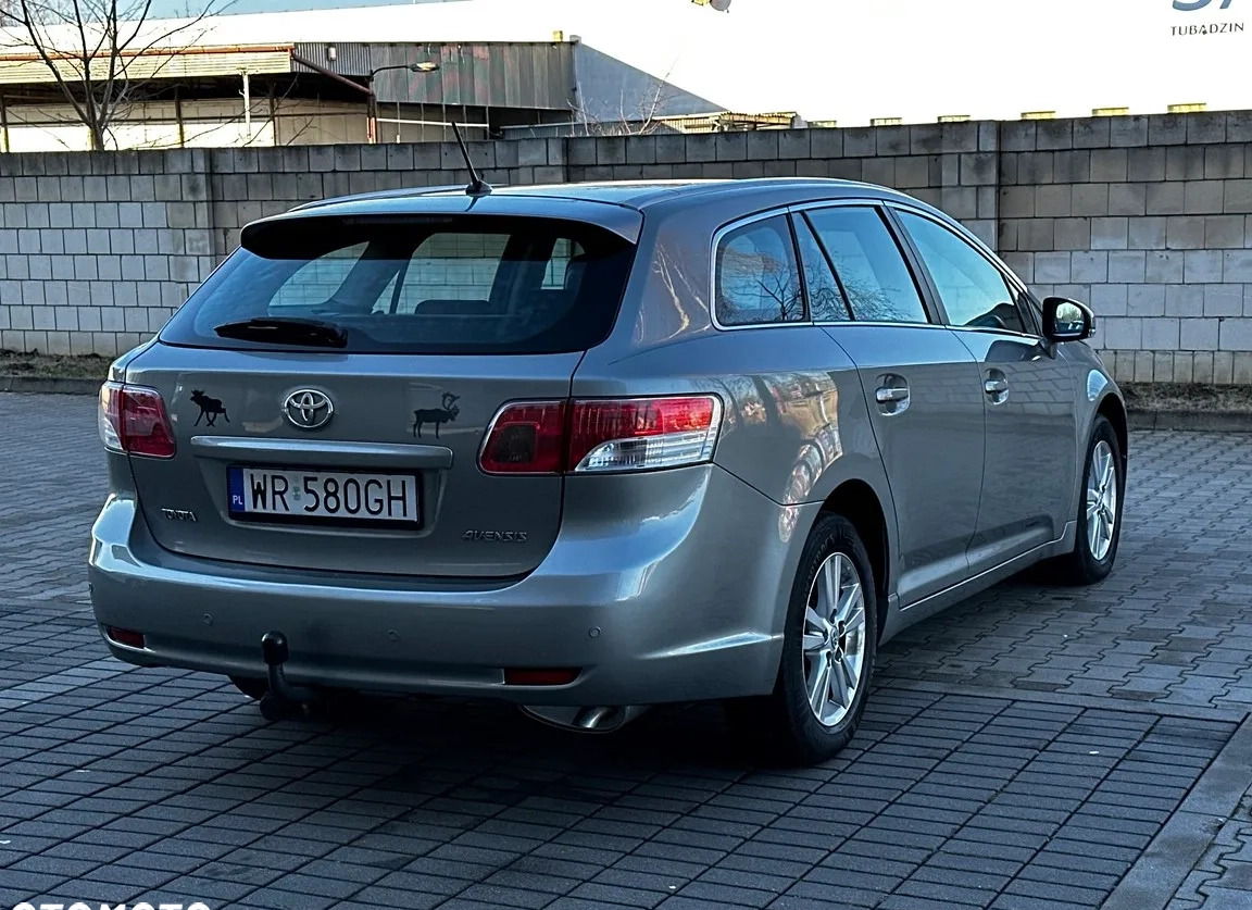 Toyota Avensis cena 29700 przebieg: 240000, rok produkcji 2009 z Radom małe 352